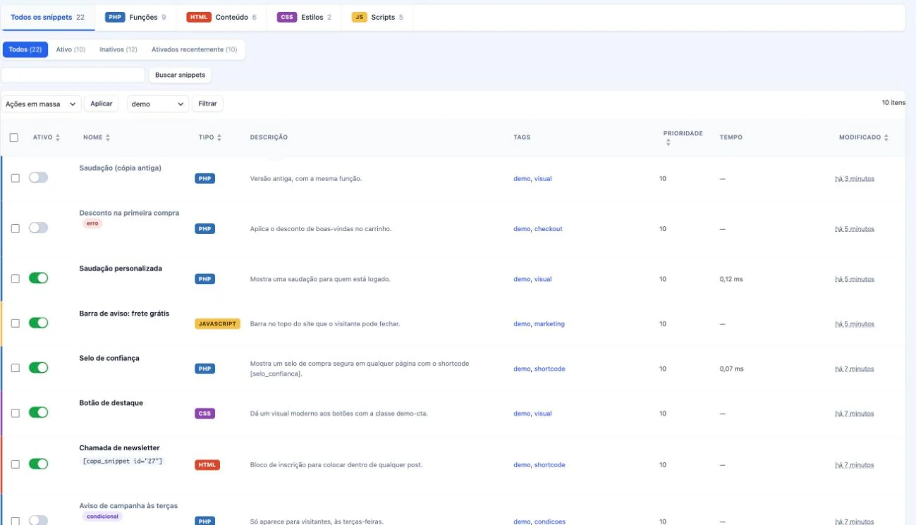 Lista de snippets do Capa Snippets com abas coloridas por tipo (PHP, HTML, CSS e JavaScript), descrição, tags e tempo de execução